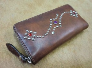 ラウンドジップ茶フラワースタッズー２