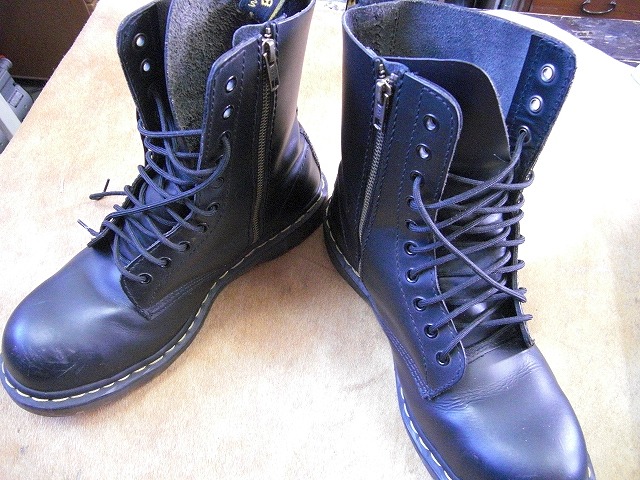 Dr.マーチン10ホールをサイドジップ仕様にカスタム | 革工房ホーク