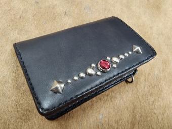 お買い得商品のスタッズミドルウォレット