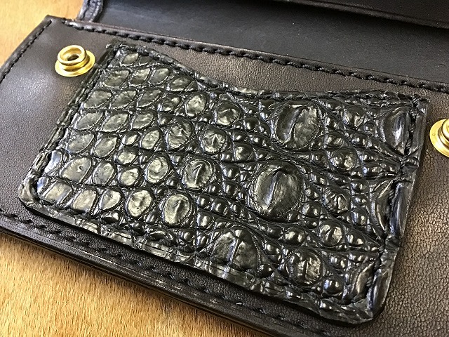 革工房ホークフェザーズ / トラッカーウォレットA1/クロコダイルコンビ黒