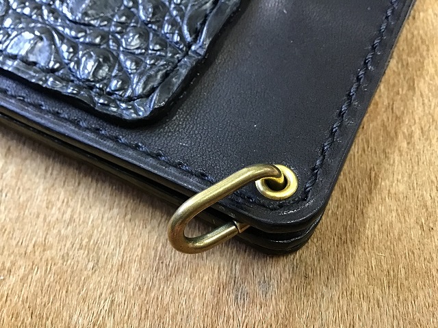 革工房ホークフェザーズ / トラッカーウォレットA1/クロコダイルコンビ黒