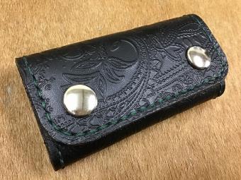 ペイズリー型押しーボタンキーケース緑ステッチ